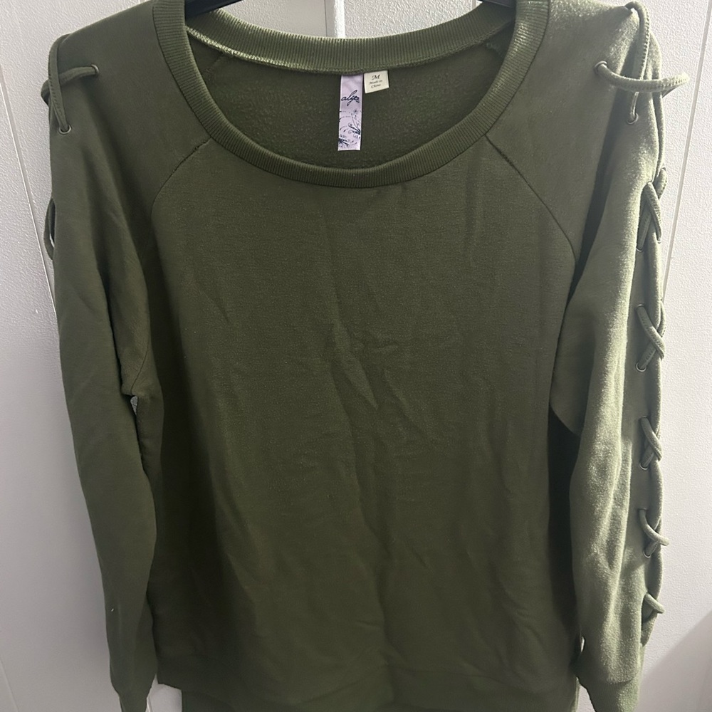Alya Green Cut Out 3/4 Sleeve Sweatshirt